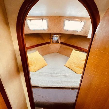 فندق Stylish 80'S Fishing Boat سان أدريان دي بيزوس المظهر الخارجي الصورة