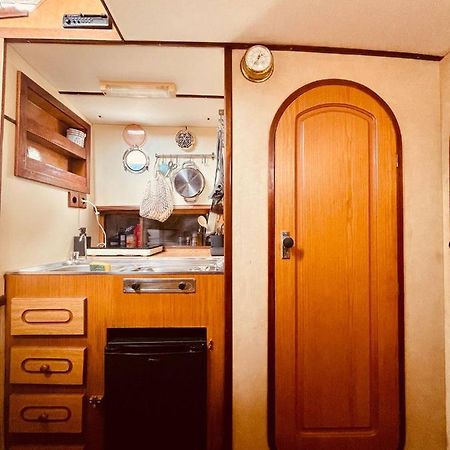 فندق Stylish 80'S Fishing Boat سان أدريان دي بيزوس المظهر الخارجي الصورة