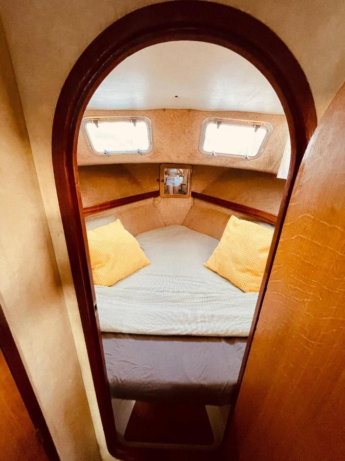 فندق Stylish 80'S Fishing Boat سان أدريان دي بيزوس المظهر الخارجي الصورة