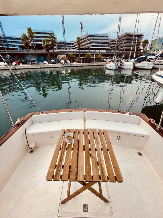 فندق Stylish 80'S Fishing Boat سان أدريان دي بيزوس المظهر الخارجي الصورة
